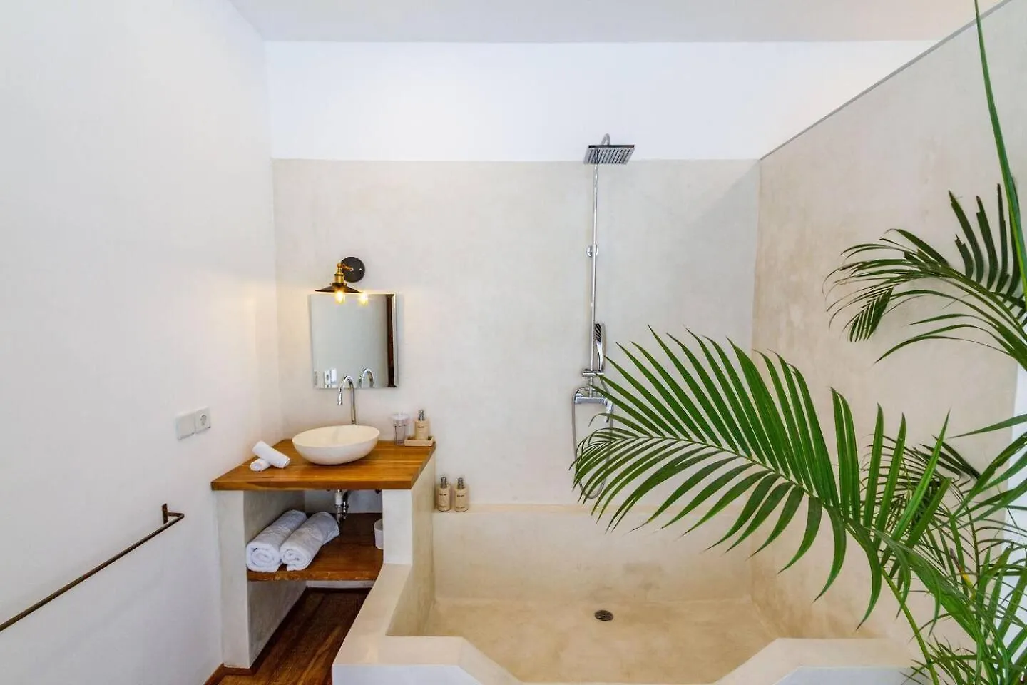 Villa Java By Dreamawaybali Seminyak  Indonesia